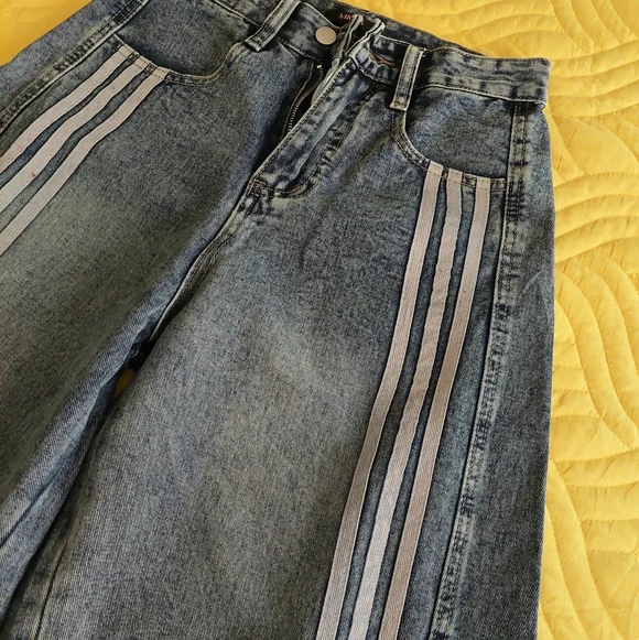 Micas NWT Light Wash Barrel Jeans Size XS - Picture 2 of 8